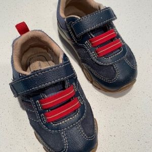 Carter's Stride Rite Size 5 Toddler Boys Runners